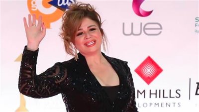 إلهام شاهين تفوز بجائزة أحسن ممثلة عن فيلم حظر تجول في مهرجان القاهرة السينمائي 42