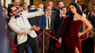 كشف حساب القاهرة السينمائي 2020 .. أحمد حلمي ومنى زكي أفضل couple في المهرجان