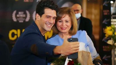 صناع فيلم حظر تجول يحتفلون بالعرض الخاص الثاني وغياب أمينة خليل 