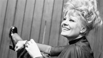 كيف جاءت نادية لطفي بديلة لـ السندريلا في الخطايا ولـ هند رستم في أبي فوق الشجرة ؟