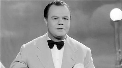 في ذكرى ميلاد عبدالعزيز محمود .. أصيب بكسر فى قدمه فأصبح أشهر مطرب شعبي