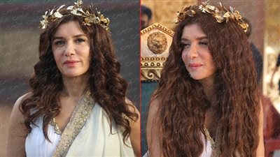 أول صور .. غادة عادل بـ لوك روماني من كواليس فيلم أهل الكهف 