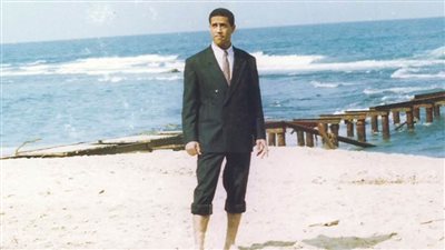 أشرف عبدالباقي ينشر صورة قديمة ويعلق : لما تحب تصيف رسمي في الشتاء