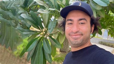 علي ربيع مطرب شعبي في فيلمه الجديد زومبي والمخرج هو عمر صلاح