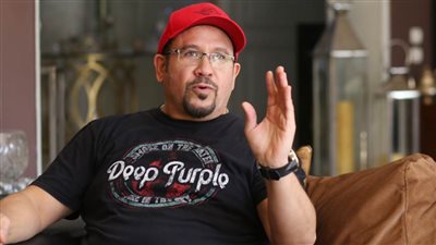 هشام عباس : نفسي أمثل بعد ما ضيعت فرصة صعيدي في الجامعة الأمريكية