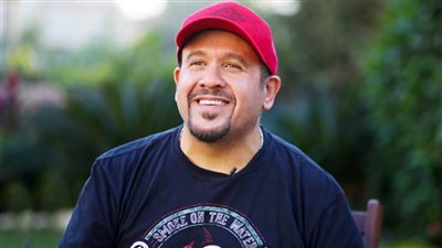 هشام عباس يحضر لأغنيتين الأولى بعنوان معاه والثانية يا سهرانين الليل