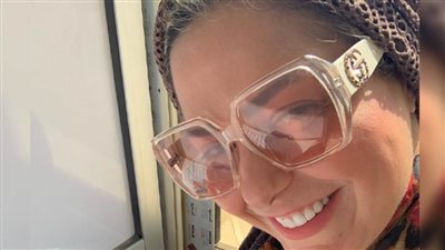 صابرين تعاني من إصابة ابنتها بالفيروس في حكاية كورونا ضمن مسلسل حكاية ورا كل باب