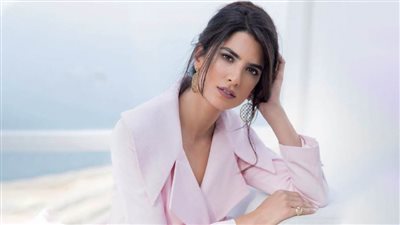 بعد نجاحها فى عروس بيروت .. كارمن بصيبص تصور إعلان ماونتن فيو