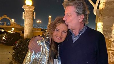 ظهور نادر لرجل الأعمال خالد صالح سليم احتفالا بعيد ميلاد زوجته يسرا