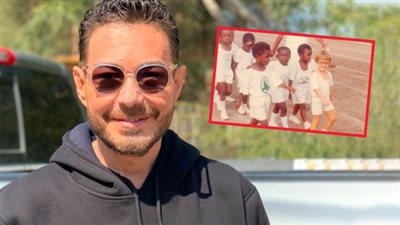 أحمد زاهر ينشر صورة له في مرحلة الطفولة أثناء وجوده في نيجيريا