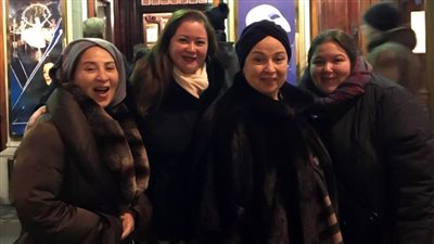 مى وسارة نور الشريف تحتفلان بعيد الأم مع بوسي وظهور نادر للفنانة نورا