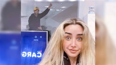 أحمد فهمي يدعم زوجته هنا الزاهد : الحب في زمن كورونا