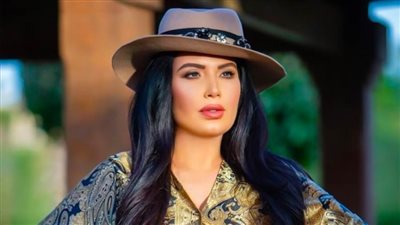 عبير صبري تجسد شخصية دكتورة بالأثار واسمها جاكلين في فيلم آل هارون