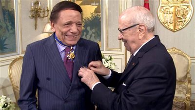 تكريمات وهدايا .. أبرز مواقف عادل إمام مع رؤساء مصر والزعماء العرب