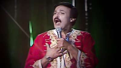 مانا مانا وكابتن جودة وفطوطة وسمورة .. حكاية 3 ألبومات نافس بها سمير غانم كبار المطربين