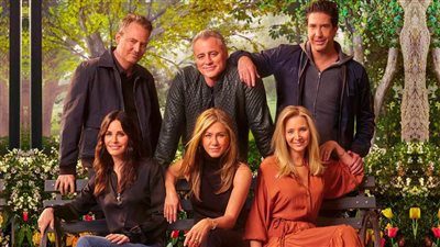 فوربس : 1.4 مليار دولار أرباح نجوم وصناع مسلسل Friends على مدار 10 سنوات