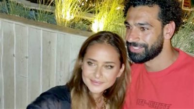 نيللي كريم تنشر صورة جديدة لها مع فخر العرب محمد صلاح وتؤكد : كلنا بنحبك