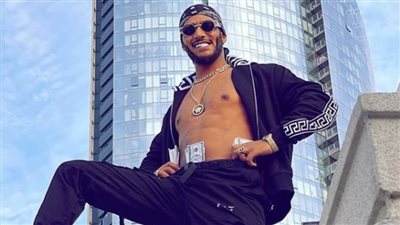 محمد رمضان يسخر من نفسه على طريقة فيديو البنك ويعلن عن طرح أغنيته الجديدة ثابت