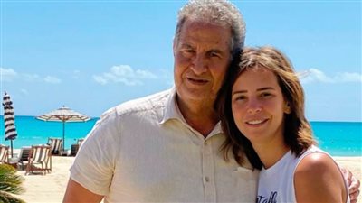  إبمان العاصي تنشر صورتها مع والدها وتعلق : مع السلامة يا نور عيني هتوحشنى 