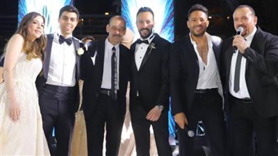 بالصور .. حماقي يحيي حفل زفاف إياد مصطفي قمر في حضور نجوم الفن والغناء