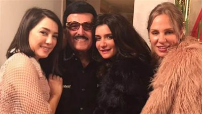 كندة علوش تسترجع ذكرياتها على إنستجرام : صورة من سنتين مع الأسطورة سمير غانم وحبايبي شيكا وغادة