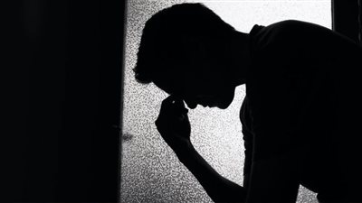 حاول الانتحار وكاد يفقد حياته من أجلها .. حكاية مطرب شهير مع زوجته النجمة