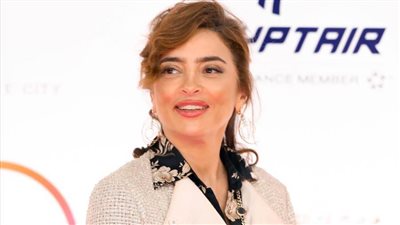 ساندرا نشأت : وحشني اسمي على تترات الأفلام وأهديت تكريمي في مهرجان أسوان لوالدتي