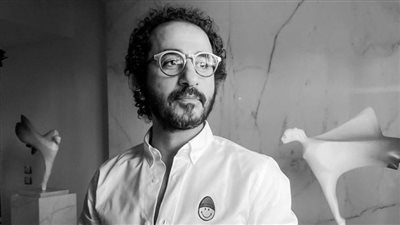 أحمد حلمي يظهر بـ لوكين مختلفين في فيلمه الجديد إكس وتشاركه البطولة روبي