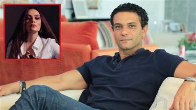 آسر ياسين صحفي باباراتزي في مسرحية كوكو شانيل مع شريهان والعرض يوم 20 يوليو