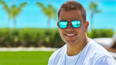 عمرو دياب يطرح برومو ثالث أغنياته في الصيف بعنوان أحلى ونص