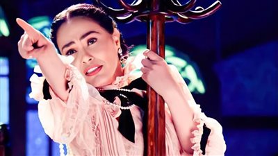 بعد نجاح كوكو شانيل .. هل تستكمل شريهان مشروعها المسرحي وتصور كليوباترا ورابعة العدوية ومارلين مونرو؟