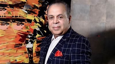 طلاب أكاديمية الفنون يطلقون حملة شكرا أشرف زكى ويصدرون كتيب بإنجازاته 