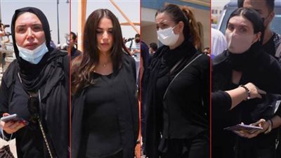 بالصور : أول الحاضرين لتشييع جثمان دلال عبدالعزيز من مسجد المشير