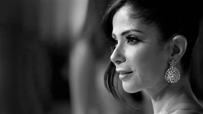 خاص .. منى زكي توقع بطولة مسلسل فى رمضان 2022 مع المنتج محمد السعدي