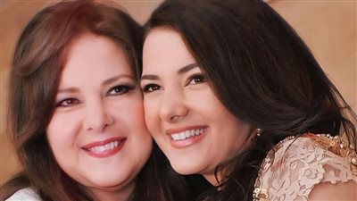 دنيا سمير غانم فى رسالة مؤثرة لـ دلال عبد العزيز : بقيت يتيمة من غيرك