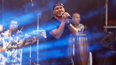 الهضبة يحتل صيف الساحل .. عمرو دياب يحيي حفلًا في العلمين الجديدة وسط حضور جماهيري كبير