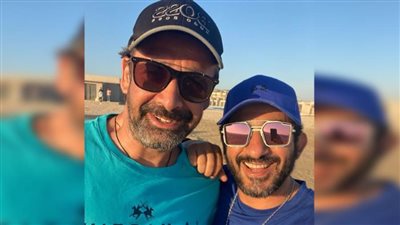 أحمد حلمي لـ كريم عبدالعزيز في عيد ميلاده : تميت 18 سنة وهتطلع بطاقة