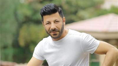 إياد نصار دكتور جامعي في فيلم الباب الأخضر تأليف أسامة أنور عكاشة