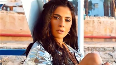 بعد هوبا وأمك وأبوك وقلبي بلاستيك .. روبى تواصل سلسلة أغانيها المثيرة للجدل وتعلن عن لازقة خفاش