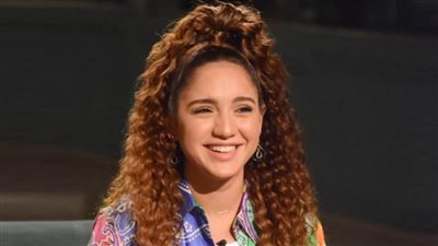 رنا رئيس : والدتي لا تسمح لي بوضع مستحضرات التجميل وكانت رافضة دخولي مجال التمثيل لعدم اقتناعها بموهبتى 