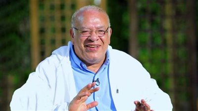 دنيا صلاح عبدالله : والدي أصيب بأزمة قلبية مفاجئة وسيغادر المستشفى بعد قليل