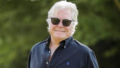 حسين فهمى بعد إغلاق حساباته الرسمية على الـ سوشيال ميديا : حرب غير شريفة