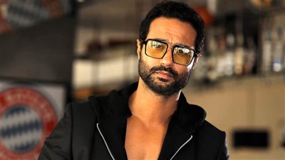 كريم فهمي يتعاقد على المشاركة في فيلم بضع ساعات في يوم ما