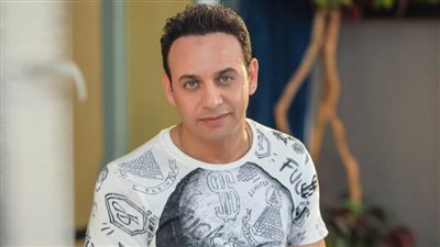 مصطفى قمر .. حكاية النجم الإسكندراني الذي لقبه أحمد زكي بـ العندليب الأشقر