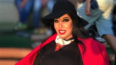 فيفي عبدة عن تعطل الفيسبوك وإنستجرام وواتساب : ياريت ميبقاش فيه سوشيال ميديا لأنها إدمان أكثر من المخدرات