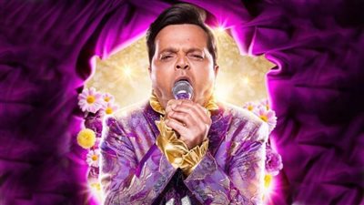 هنيدى يروج لمسرحيته سلام مربع ويجسد فيها شخصية مطرب اسمه سيد الإنسان