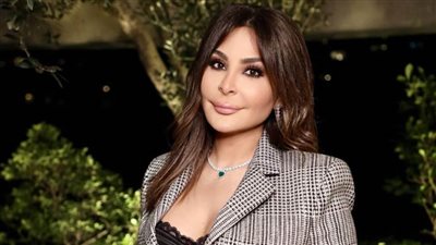 إليسا في عيد ميلادها الخمسين : بعيش قصة حب مش جديدة ومبسوطة فيها