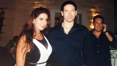 والد ياسمين صبري ينشر صورها مع زوجها الأول طبيب العيون : خطوبتهما كانت في منزلي