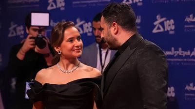 هشام عاشور يرافق زوجته نيللي كريم أثناء تكريمها بمهرجان قرطاج السينمائي