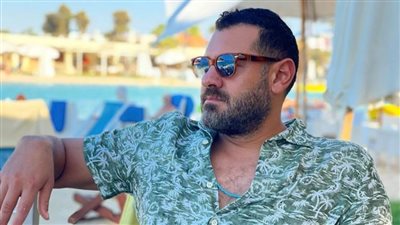 خاص .. عمرو يوسف يقف على خشبة المسرح لأول مرة في مسرحية بعنوان عائلة كازانوفا